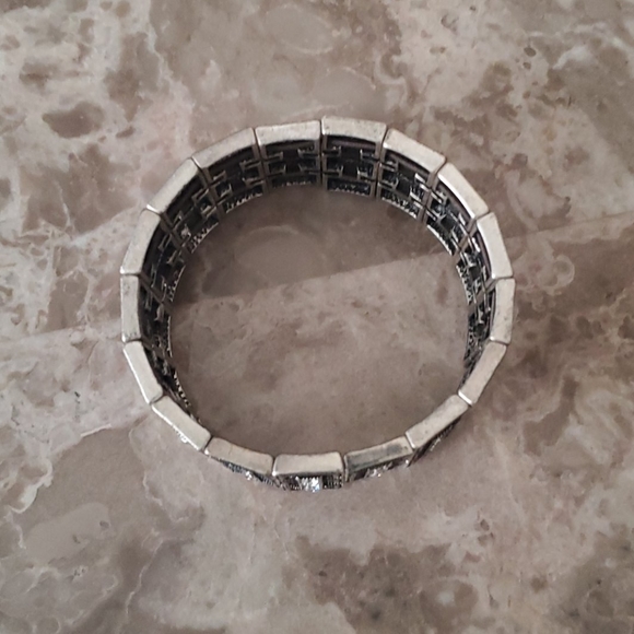 Stretch cuff bracelet - Picture 2 of 3